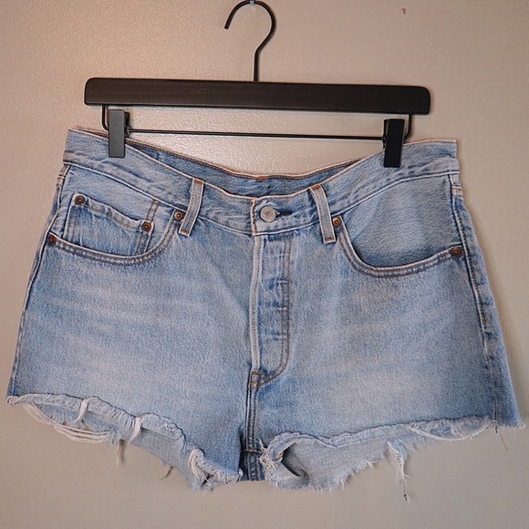Levi’s Cutoffs - Picture 3 of 4